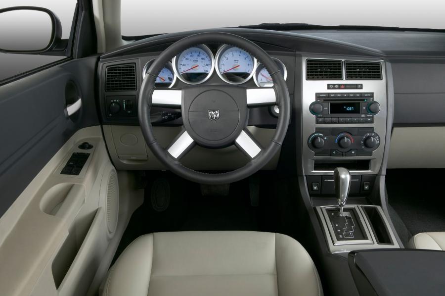  Dodge Magnum 2005 года  (фото 3 из 18)